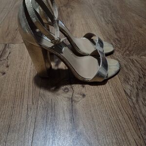 Steve Madden Gold Ankle Strap Heels – Women’s Size 8